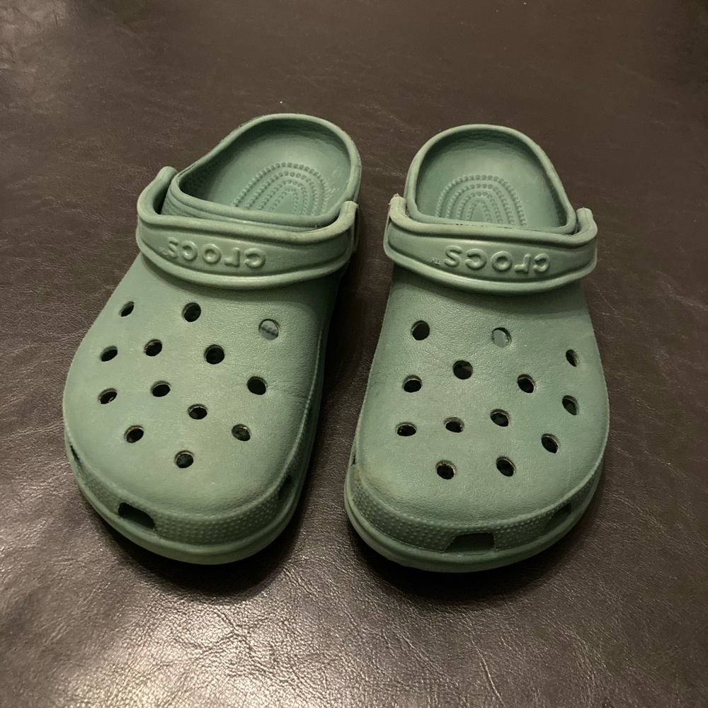 Crocs size Mens 6/Womens 8